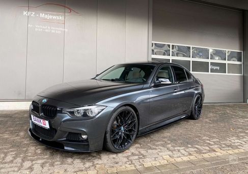 BMW 330, 2017