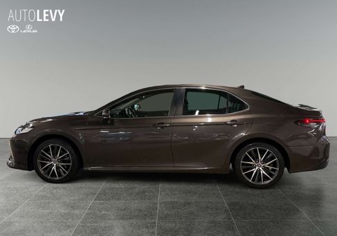 Toyota Camry, 2021 3