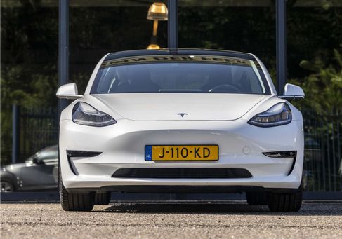 Tesla Model 3, 2020