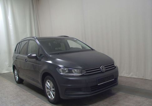 Volkswagen Touran, 2021 3