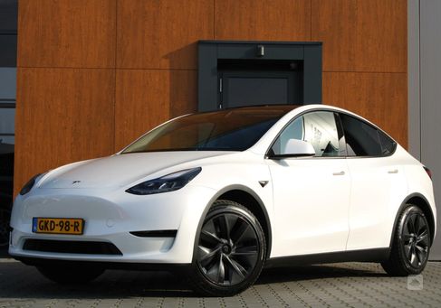 Tesla Model Y, 2024