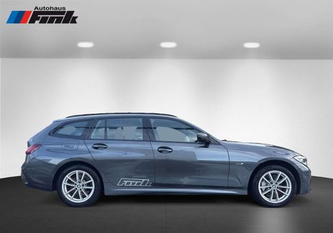 BMW 330, 2022