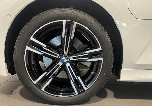 BMW 330, 2025 3