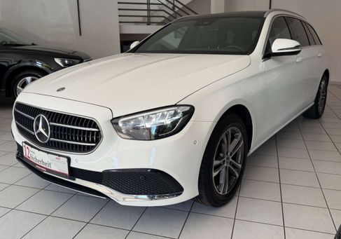Mercedes-Benz E 220, 2022 3