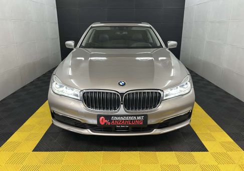 BMW 730, 2019