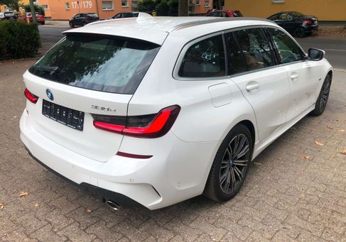 BMW 330, 2022
