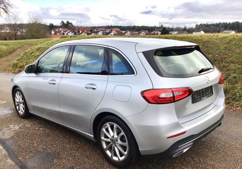 Mercedes-Benz B 180, 2020