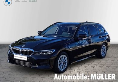BMW 330, 2022