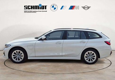 BMW 330, 2021