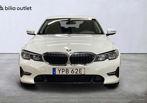 BMW 330, 2020