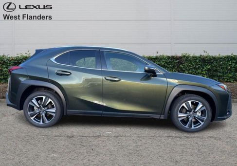 Lexus UX, 2025