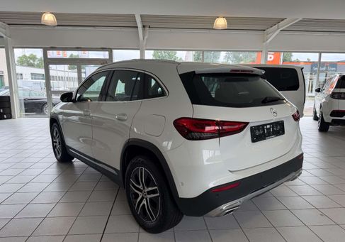 Mercedes-Benz GLA 200, 2022