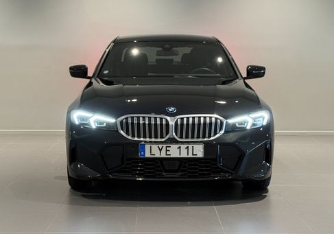 BMW 330, 2025