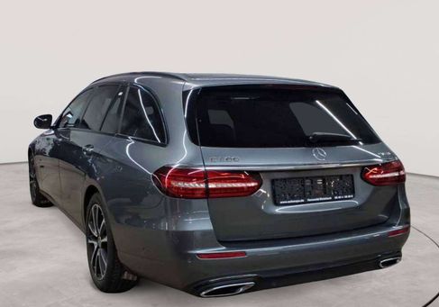 Mercedes-Benz E 200, 2022