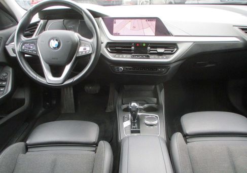 BMW 118, 2021