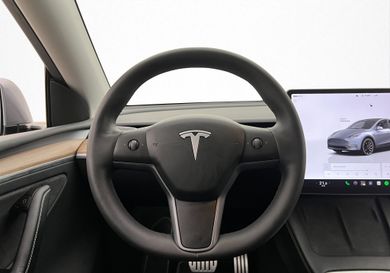 Tesla Model Y, 2024