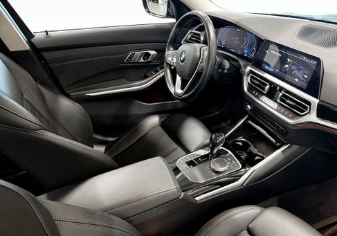 BMW 330, 2021