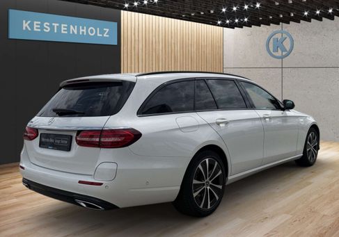 Mercedes-Benz E 300, 2023 3