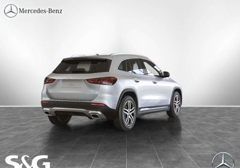 Mercedes-Benz GLA 180, 2021