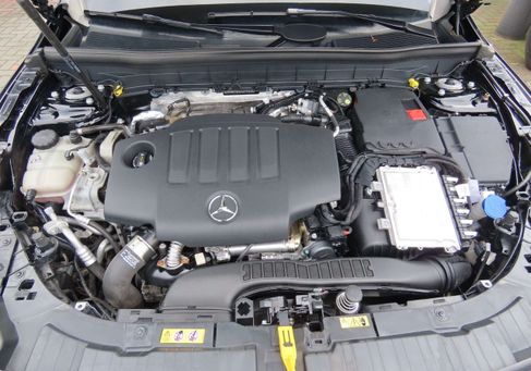 Mercedes-Benz GLB 200, 2023