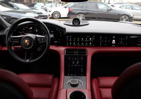 Porsche Taycan, 2021