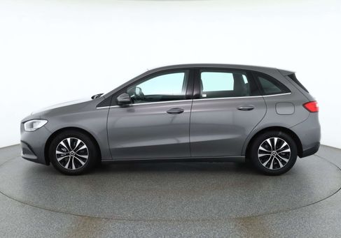 Mercedes-Benz B 200, 2022