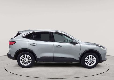 Ford Kuga, 2022 3