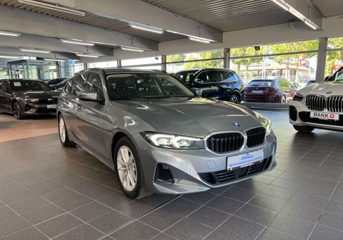 BMW 330, 2023