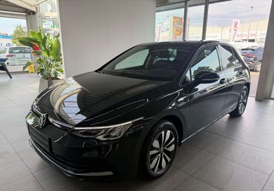 Volkswagen Golf, 2024