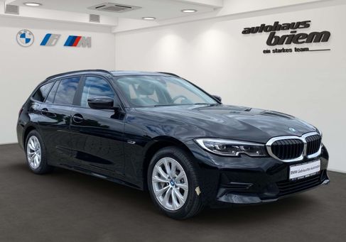 BMW 330, 2022