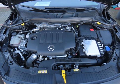 Mercedes-Benz GLA 180, 2022