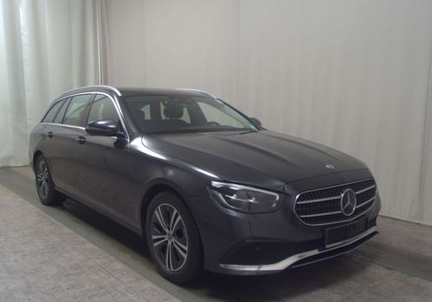 Mercedes-Benz E 220, 2022