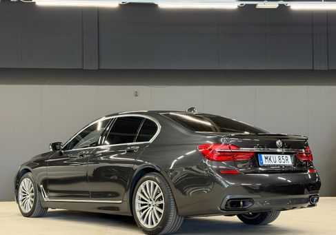 BMW 750, 2016
