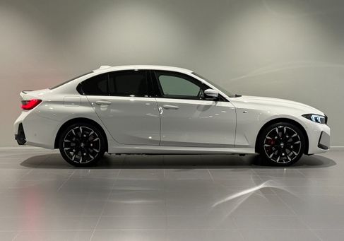 BMW 330, 2025 3