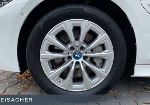 BMW 330, 2022