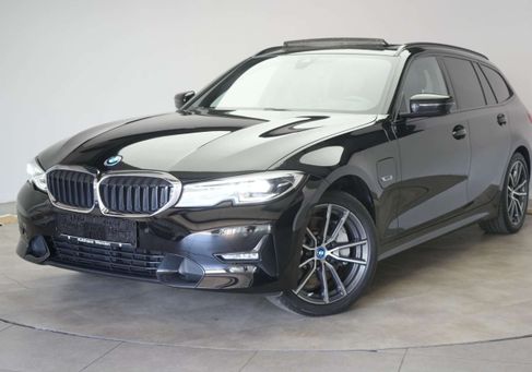 BMW 330, 2022