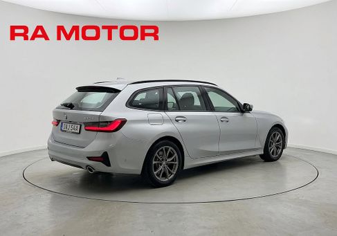 BMW 330, 2021