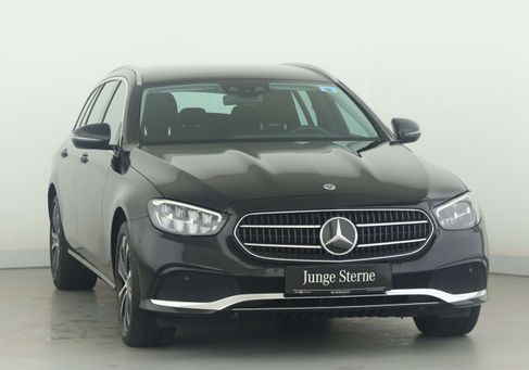 Mercedes-Benz E 300, 2023 3