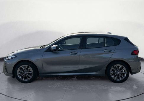BMW 120, 2025 3