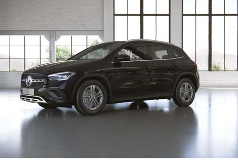 Mercedes-Benz GLA 180, 2023