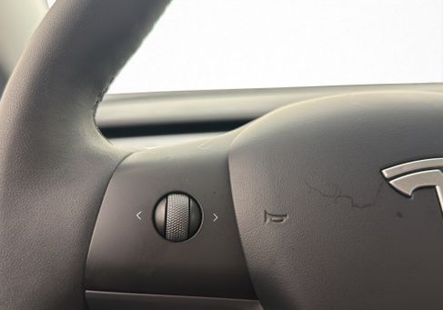 Tesla Model Y, 2023 3