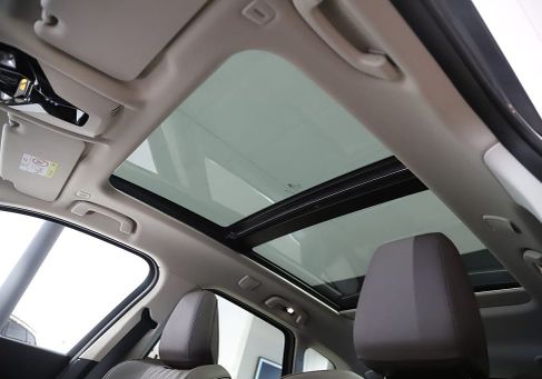 BMW 230, 2024