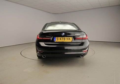 BMW 330, 2022 3