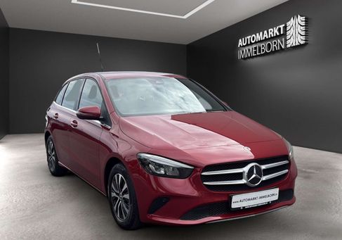 Mercedes-Benz B 180, 2022