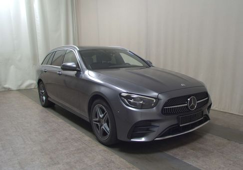 Mercedes-Benz E 300, 2022 3