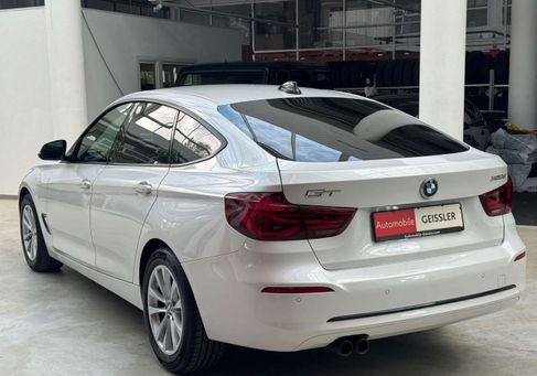 BMW 320, 2019 3