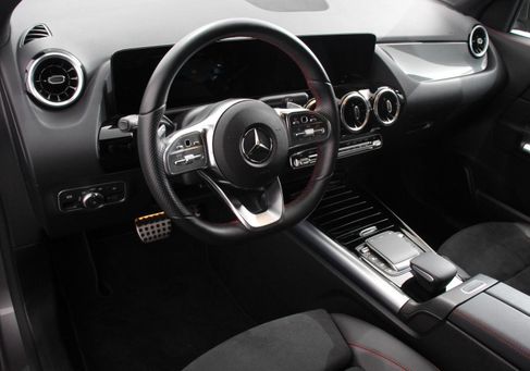 Mercedes-Benz GLA 200, 2021