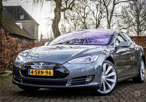 Tesla Model S, 2013