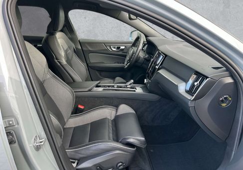 Volvo V60 Cross Country, 2023