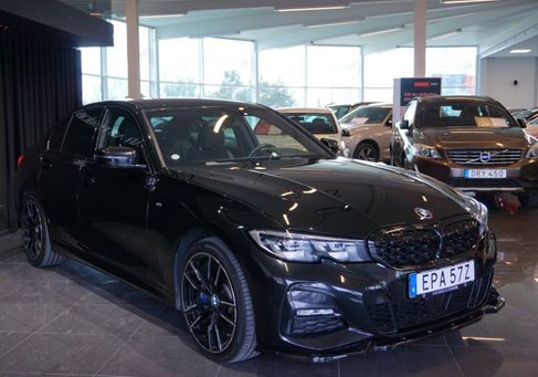 BMW 330, 2020